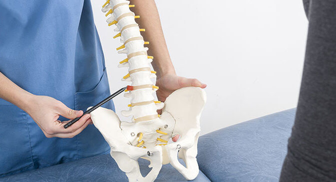 https://www.cliniquedephysiotherapie.com/wp-content/uploads/2021/02/herniated-disk-672x365-2.jpg